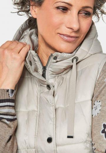 Длинный жилет