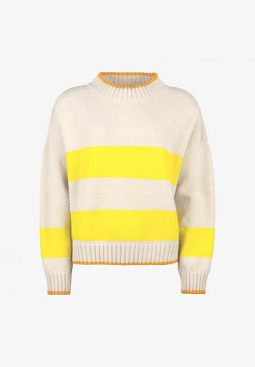 Пуловер в полоску