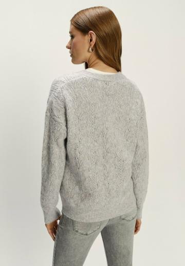 Пуловер с вырезом V