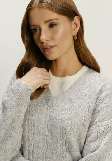 Пуловер с вырезом V