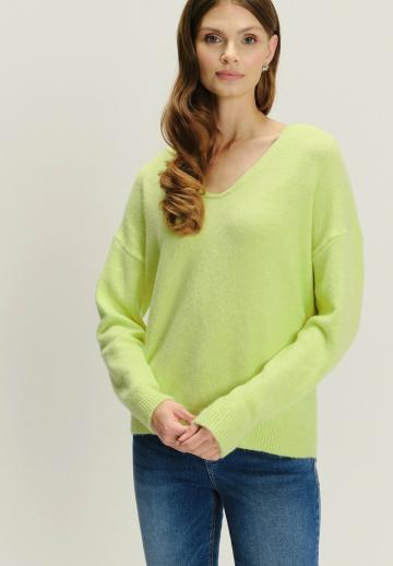 Пуловер в полоску