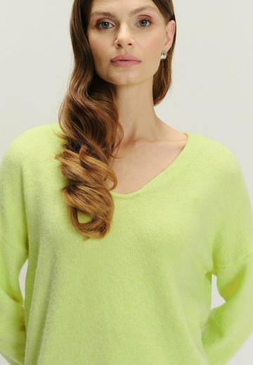 Пуловер в полоску