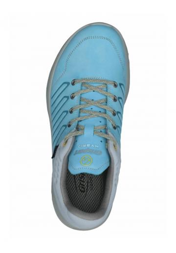 Спортивные сапоги