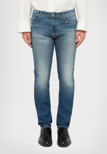 Узкие джинсы