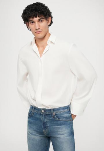 Узкие джинсы