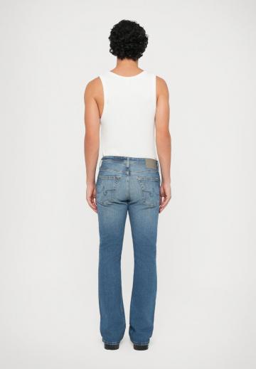 Клешеные джинсы