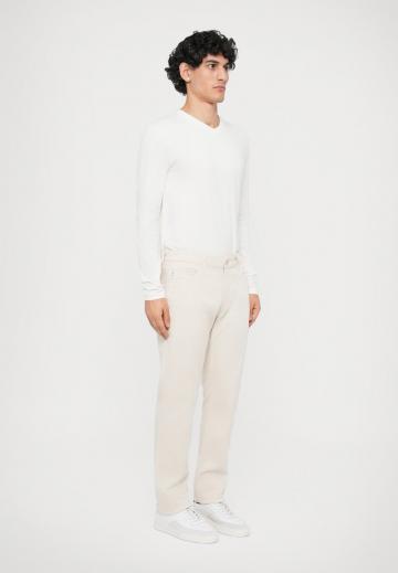 Узкие джинсы