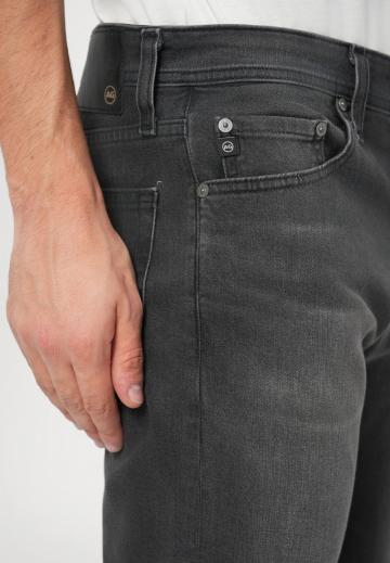 Узкие джинсы