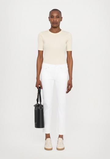 Короткие джинсы