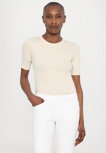 Короткие джинсы