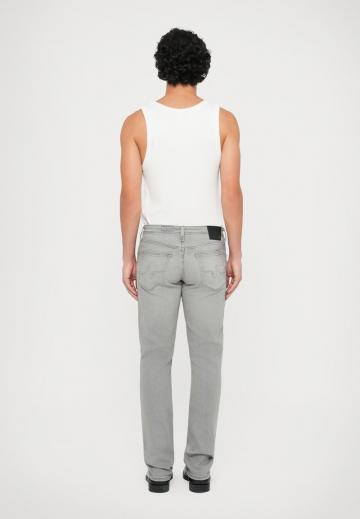 Узкие джинсы