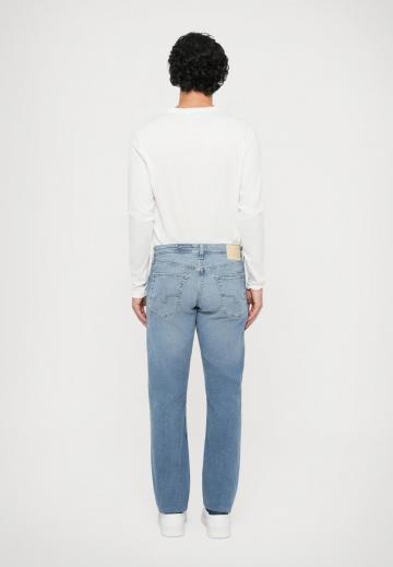 Узкие джинсы