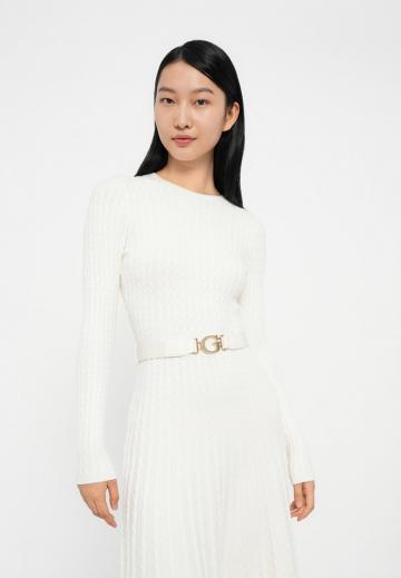 Вязаное платье