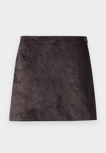 Юбка с накладными карманами