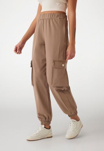 Брюки с накладными карманами