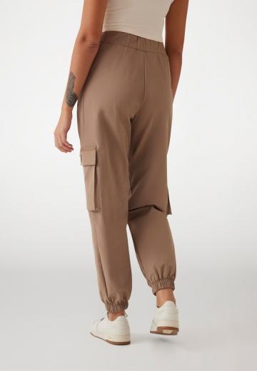 Брюки с накладными карманами