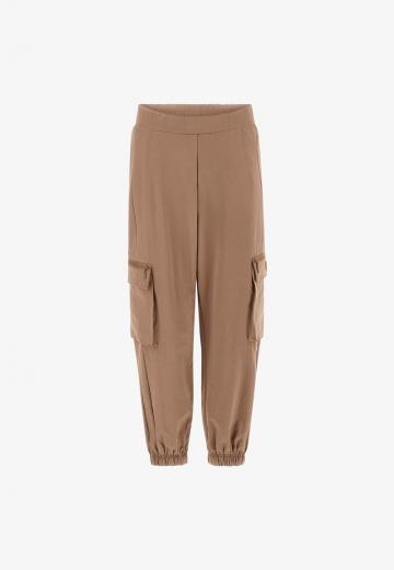 Брюки с накладными карманами