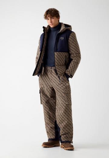 Брюки с накладными карманами