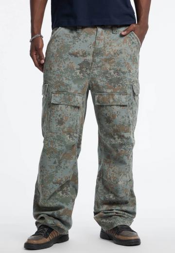 Брюки с накладными карманами