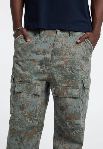 Брюки с накладными карманами