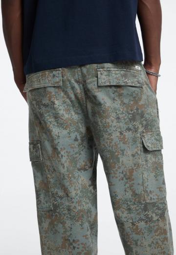 Брюки с накладными карманами