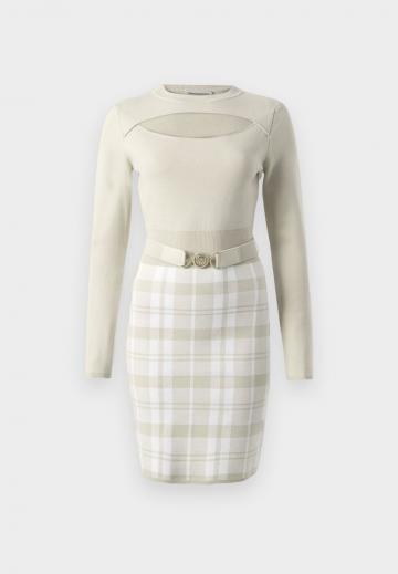 Вязаное платье