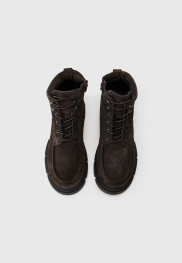 Ботинки на шнуровке