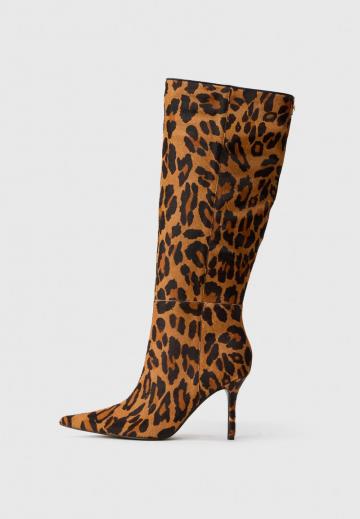 Высокие сапоги