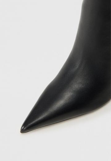 Высокие сапоги