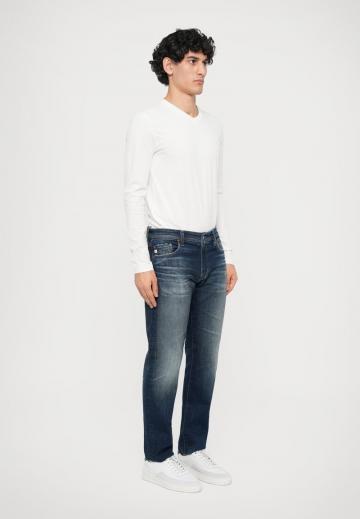 Узкие джинсы