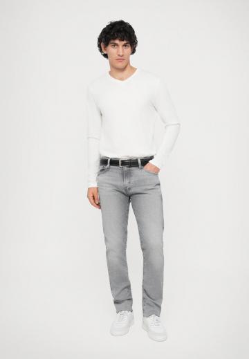 Узкие джинсы