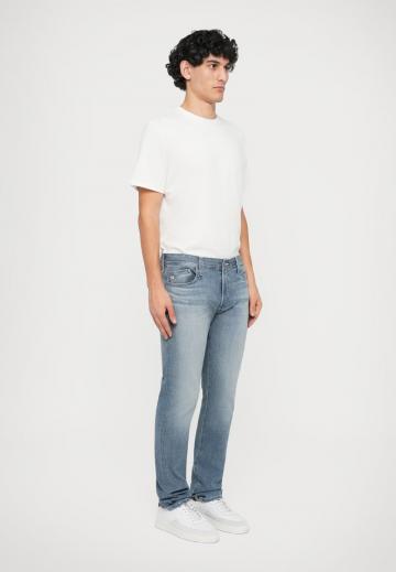 Узкие джинсы