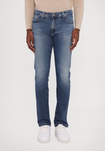 Узкие джинсы