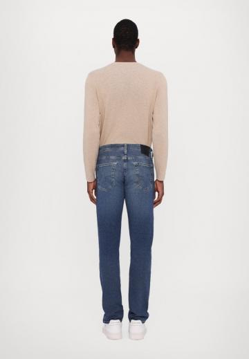 Узкие джинсы