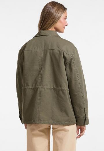 Куртка с накладнымит карманами