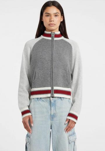 Вязаная кофта
