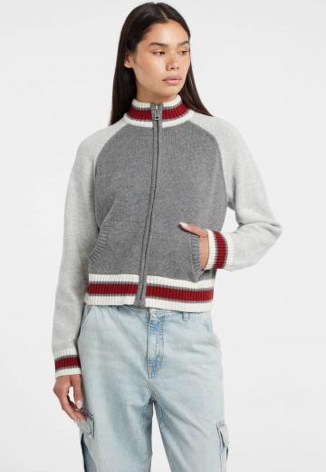 Вязаная кофта