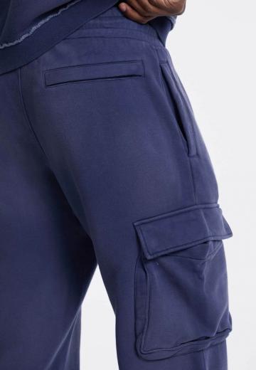 Брюки с накладными карманами