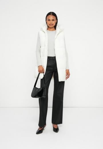 Длинный жилет