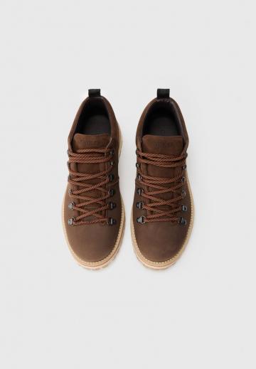 Ботинки на шнуровке