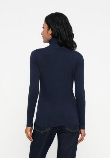 Пуловер с воротником поло