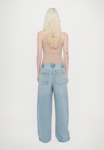 Джинсы бойфренда