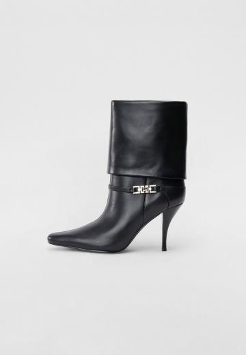 Высокие сапоги