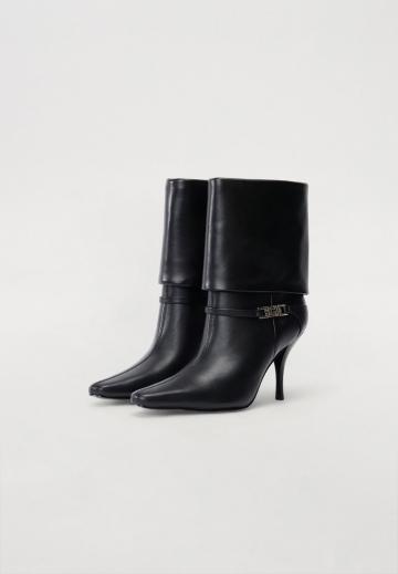 Высокие сапоги