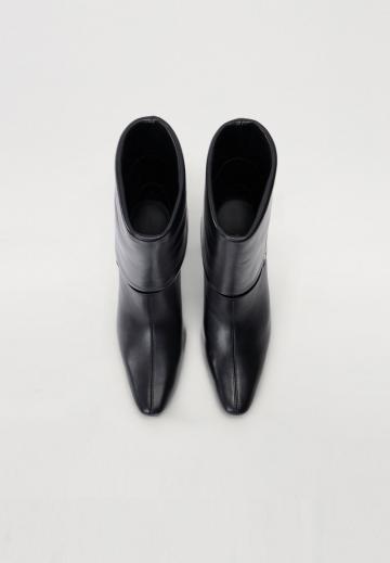 Высокие сапоги