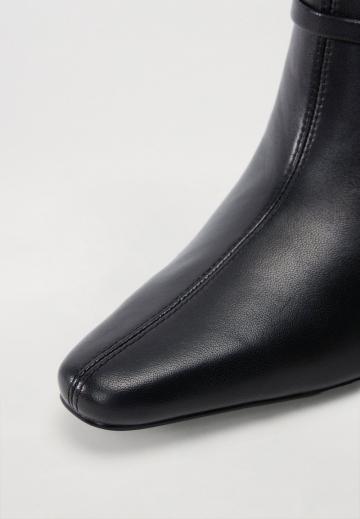 Высокие сапоги