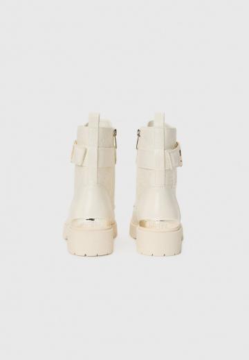 Ботинки на шнуровке