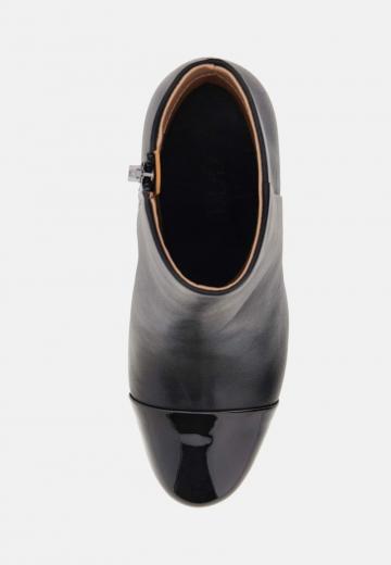 Полусапожки на высоком каблуке