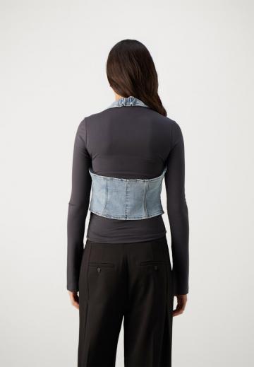 Джинсовая жилетка