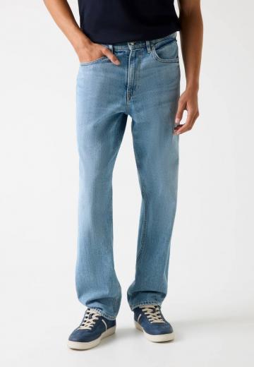 Прямые джинсы